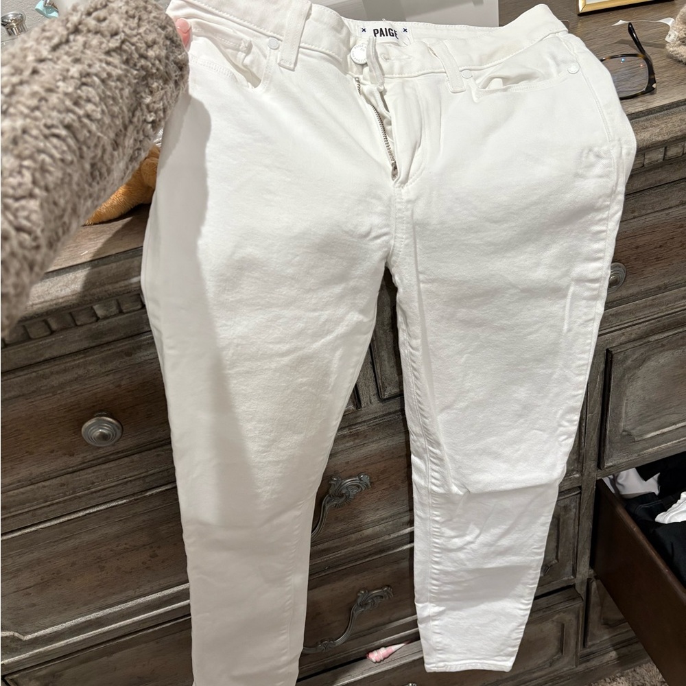 PAIGE 
white skinny jeans